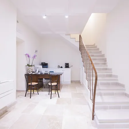 Diecisedici Konukevi 4*