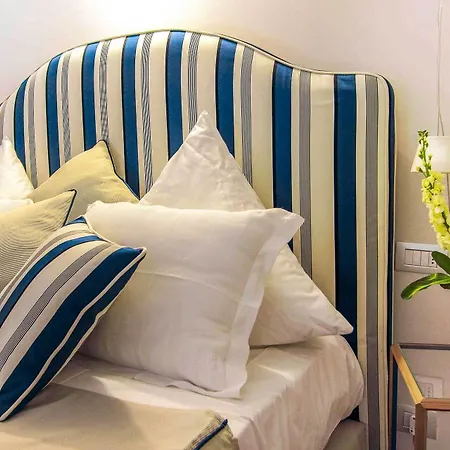 Diecisedici Konukevi