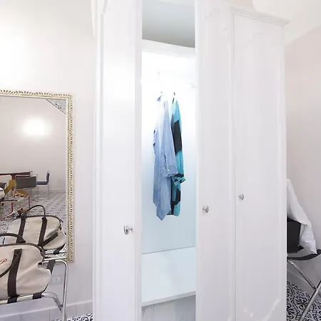 Diecisedici Konukevi 4*