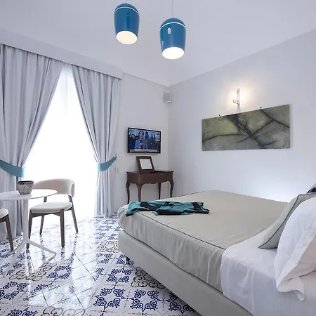 ディエチセディチ アマルフィ