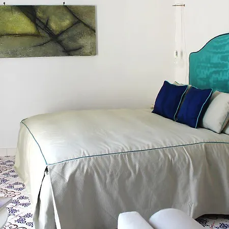 Guest house Diecisedici 4*