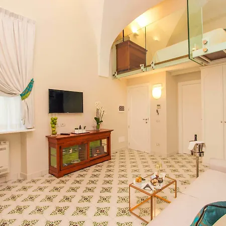 Guest house Diecisedici 4*