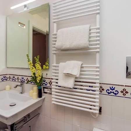 Diecisedici Guest house