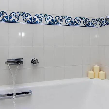 Diecisedici Guest house 4*