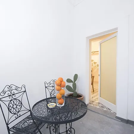 Diecisedici Guest house 4*