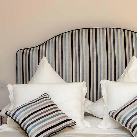 Diecisedici Guest house 4*