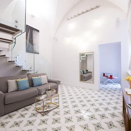 Guest house Diecisedici 4*