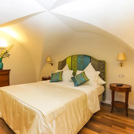 Guest house Diecisedici 4*