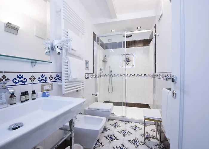 Diecisedici أمالفي